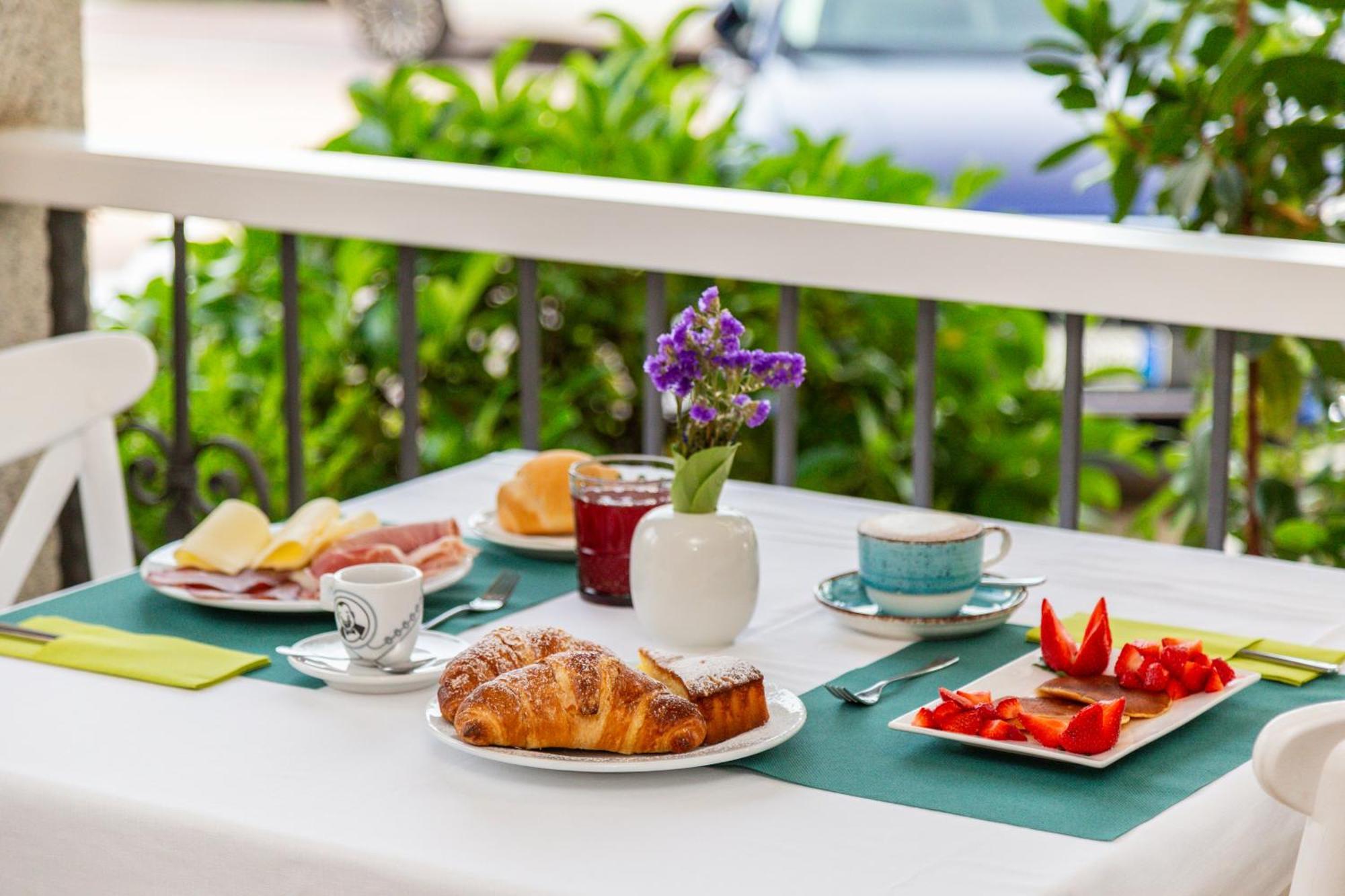 Hotel Donatella โปซาดา ภายนอก รูปภาพ