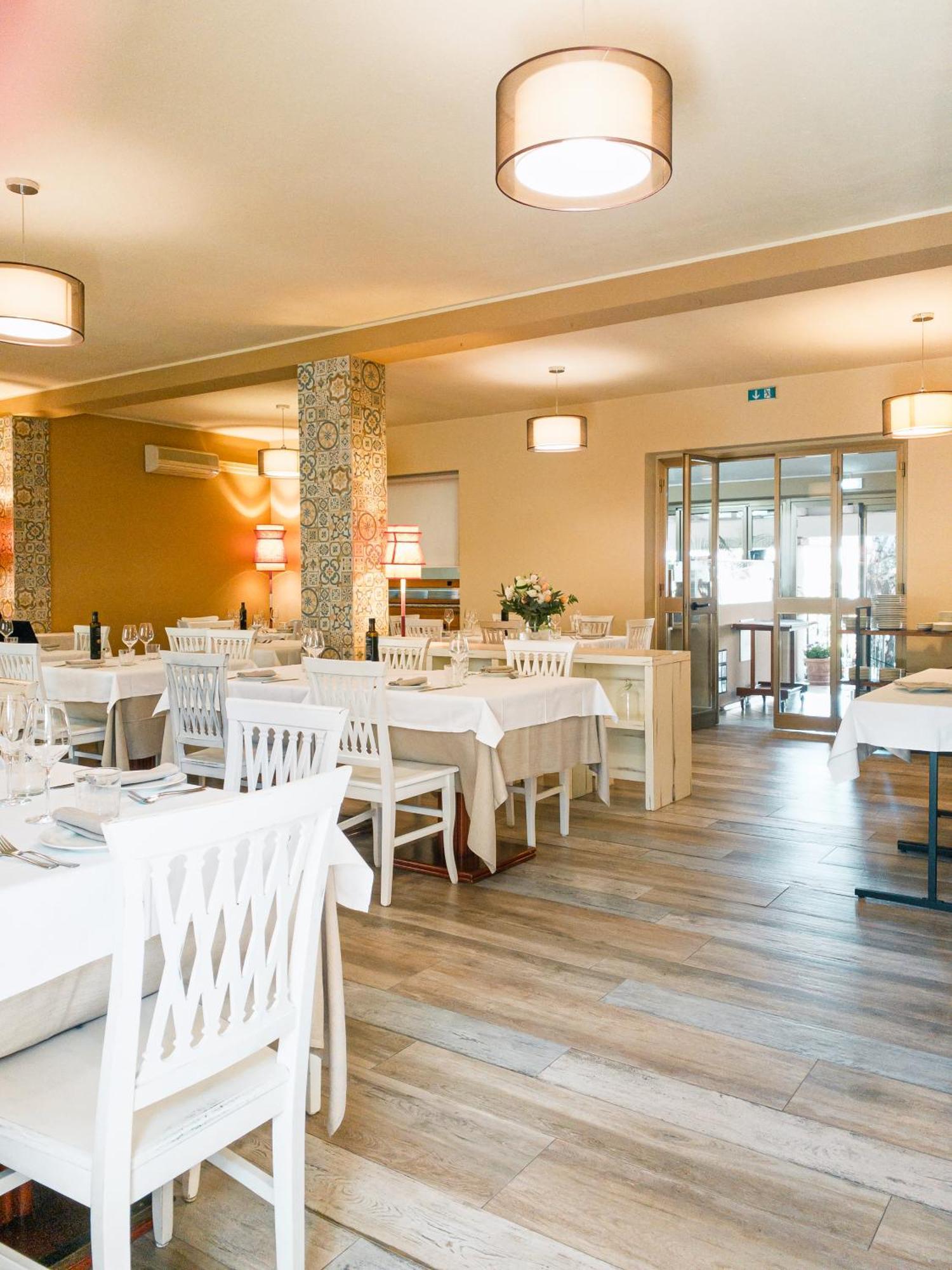 Hotel Donatella โปซาดา ภายนอก รูปภาพ