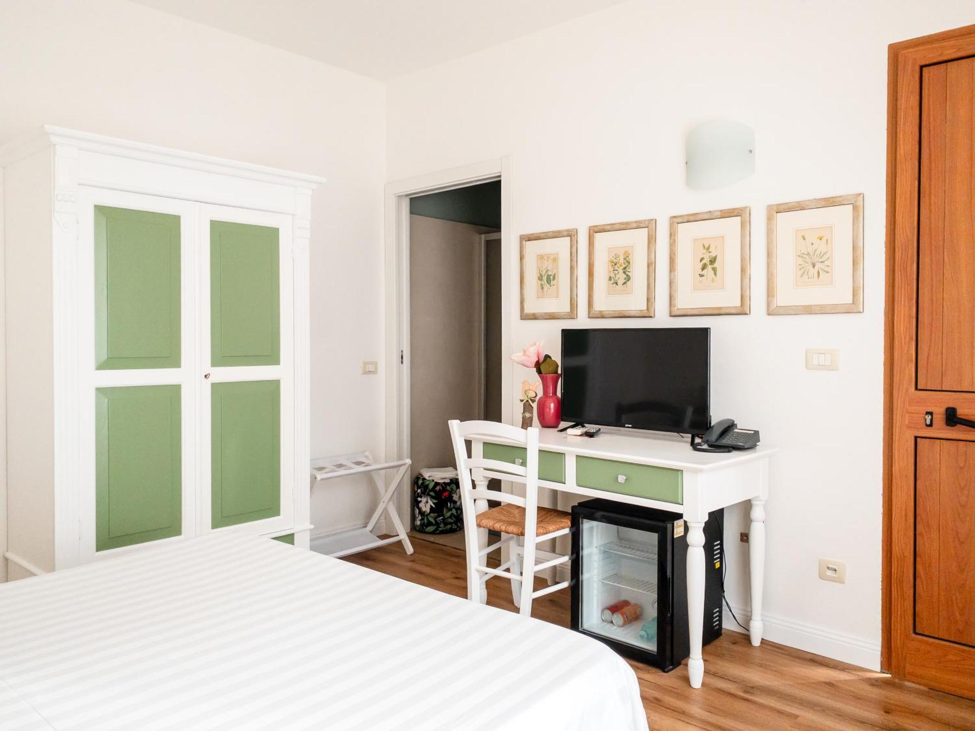 Hotel Donatella โปซาดา ภายนอก รูปภาพ